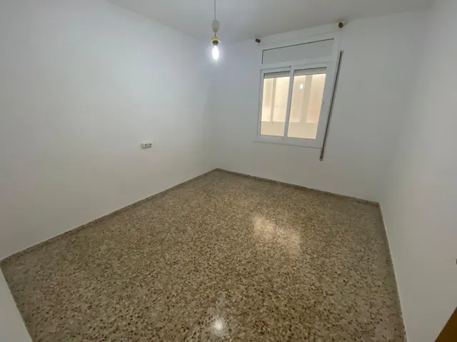 ¡AMPLIO PISO EN UNA ZONA TRANQUILA DE ALCANAR! — 40