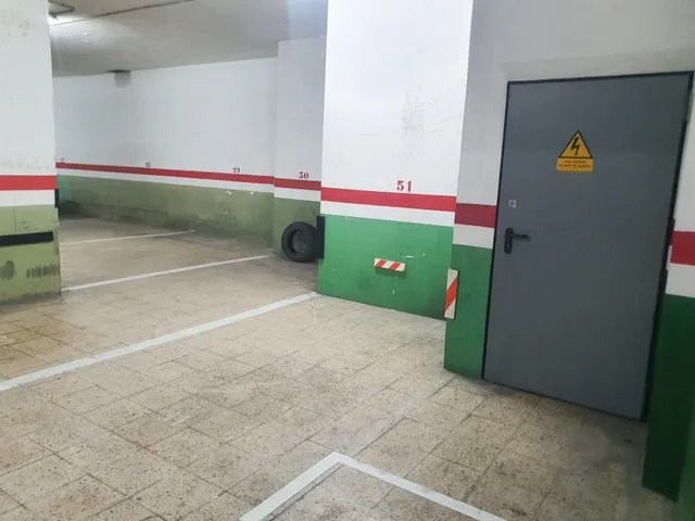 PARKING PARA COCHE + TRASTERO EN PARC I LA LLACUNA - BARCELONA — 4