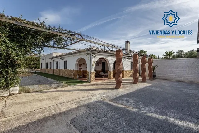 Chalet independiente con pozo propio y placas solares — 29