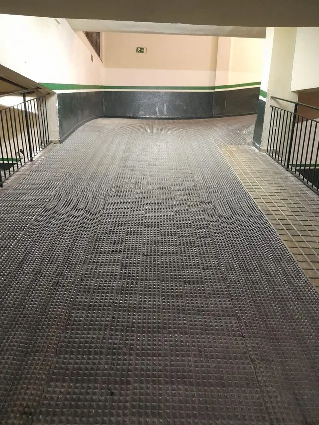 Salamanca-Lista Plaza de Garaje para 2 motos