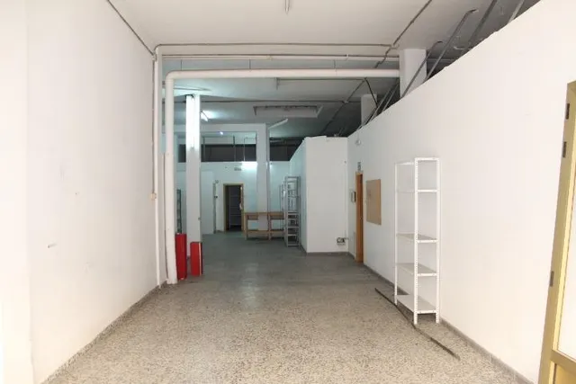 Venta de amplio LOCAL COMERCIAL en Gandia — 4
