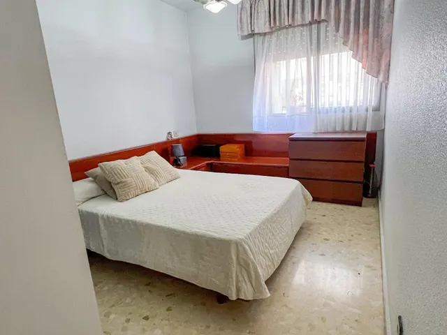 PISO DE CUATRO habitaciones EN EL CARMEN — 16
