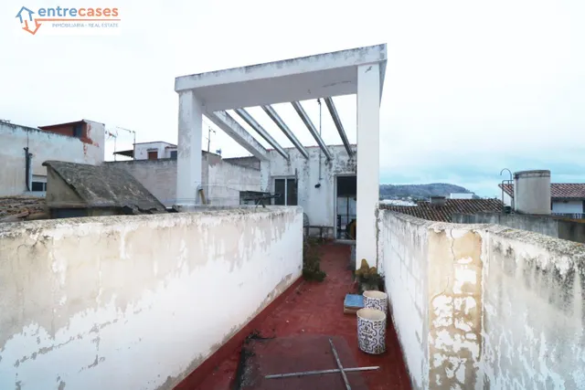 CONSTRUCCIÓN HABILITADA COMO LOCAL COMERCIAL — 25