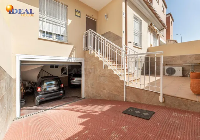 Adosado en venta en Barrio de los Periodistas - Granada - foto 2