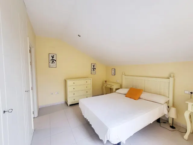 ÁTICO EXCLUSIVO CON VISTAS, TERRAZAS, PISCINA Y GARAJE – A 250 M DE LA PLAYA — 22