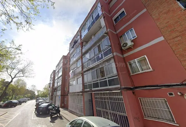 SE VENDE piso OKUPA en C La Vega 12 de Fuenlabrada - foto 2