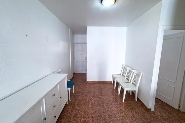 Piso en primera planta en Plaza de La Habana (Parque del Cuba) — 70 m2, 3 dormitorios, balcón amplio y patio comunitario — 5