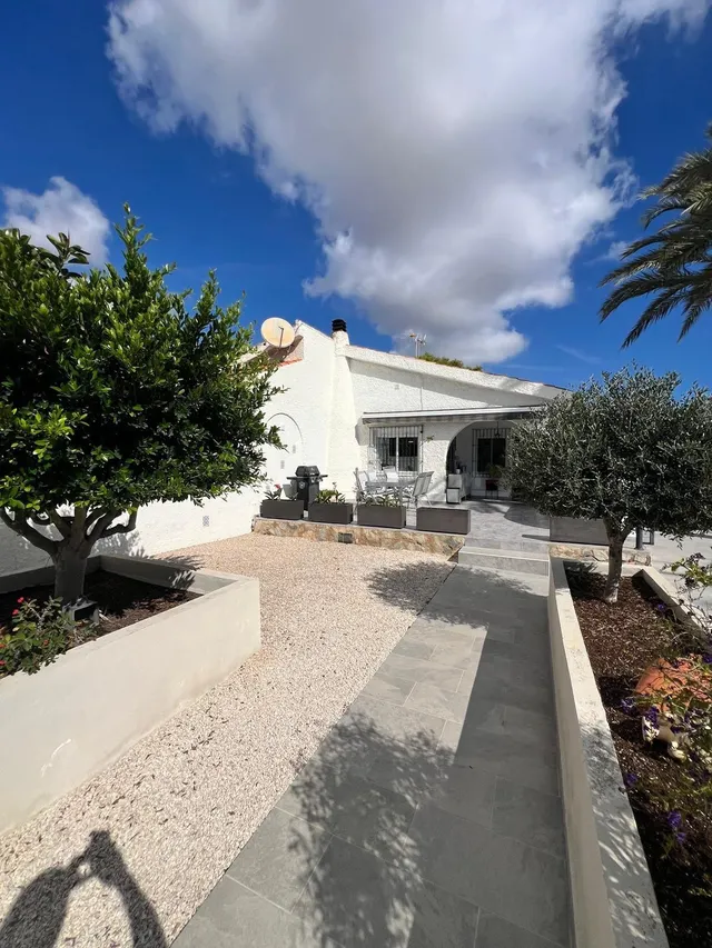 Casa reformada con terraza, Alicante, Torrevieja. 3 habitaciones, 74 m2, 1 kilómetro del mar — 3