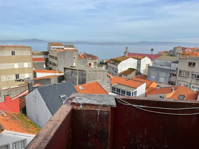 Edificio con garaje y local comercial en el centro de Ribeir