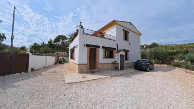 Casa en venta en Polop con piscina privada, gran parcela y vistas despejadas — 35