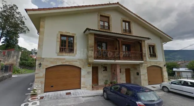 SE VENDE casa adosada OKUPA en C Penilla 137 de Santa María  - foto 2