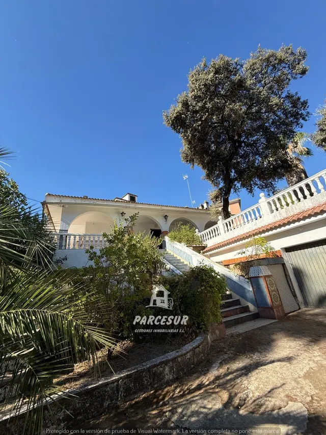 Chalet Independiente con piscina, en la zona de Alcolea. — 24