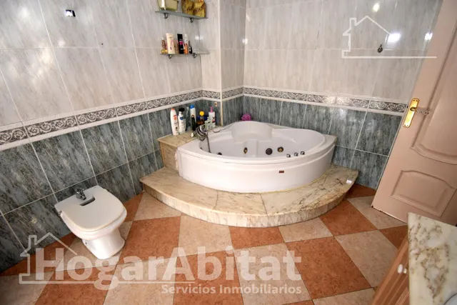 AMPLIA CASA CON GARAJE Y GRAN TERRAZA Y UNA SEGUNDA VIVIENDA — 33