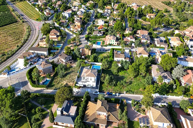 Tu casa, tu jardín, tu familia y tu proyecto de vida en Urbanización MONTERREAL (Torrent) — 3