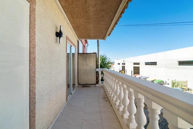 Casa adosada impecable de 4 dormitorios, placas solares y excelente ubicación en Empuriabrava. — 37