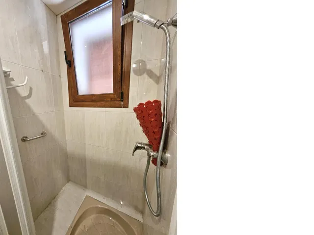 Se vende casa en casco antiguo de Oropesa, detrás del ayuntamiento. Casa con fachada a 3 calles — 16