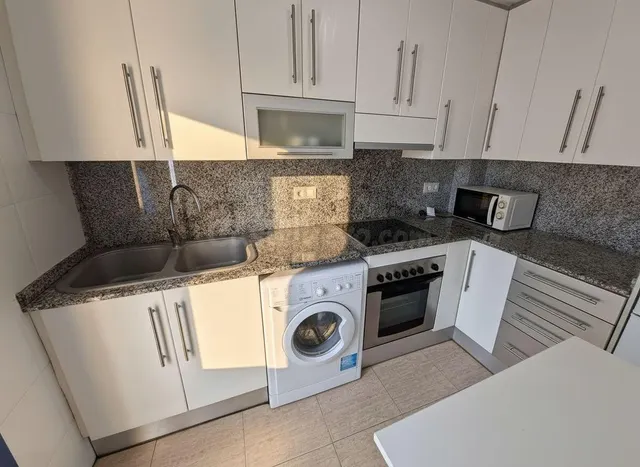 Apartamento todo exterior con parking y trastero. — 2