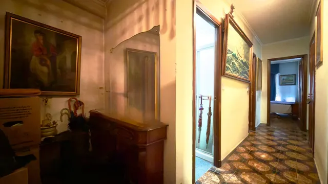Se vende piso en el centro para reformar con ascensor 4 habitacione, 2 baños y garaje — 8
