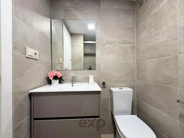 Piso en primera linea de playa de 2 habitaciones y 2 baños con terraza, piscina, garaje y trastero en Marina d’Or — 24