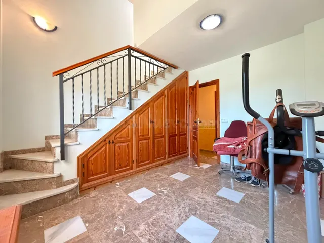 Espectacular chalet independiente con 7 dormitorios, piscina y 1.520 m2 de parcela en Río Park — 50