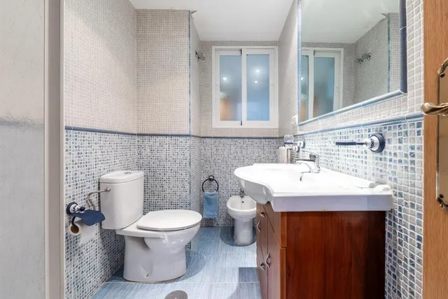Piso en el centro de Granada, totalmente reformado con dos grandes dormitorios y un baño — 5