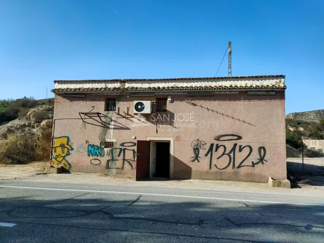 INMOBILIARIA SAN JOSE VENDE CASA DE CAMPO PARA REFORMAR TOTA