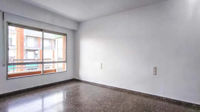 Amplio Piso en Alquiler con Terraza en La Creu del Grau, Valencia — 26