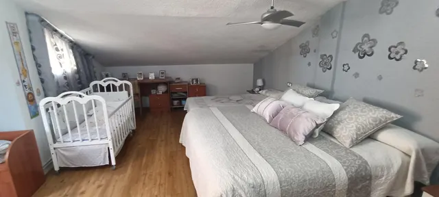 CASA DE 3 PLANTAS CON GARAJE Y PISCINA PRIVADA — 35