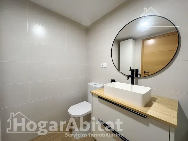 ¡Hogar de lujo! Amplio, sofisticado y reformado, con patio y garaje, todo amueblado — 41