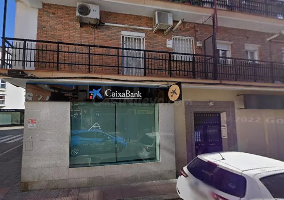 SE VENDE LOCAL COMERCIAL EN RENTABILIDAD EN C/ JUANA ELORZA 1.