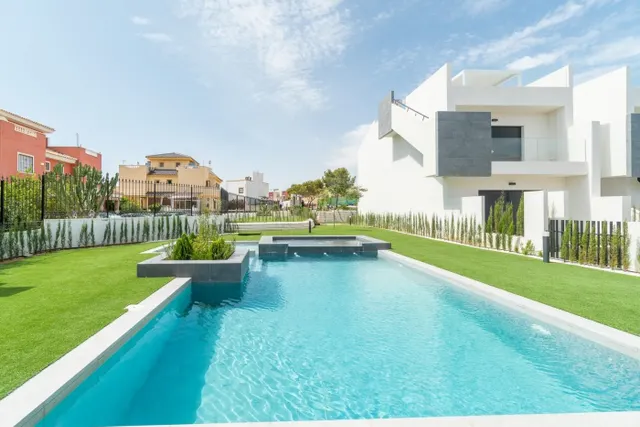 Apartamentos modernos en Los Balcones, Torrevieja con vistas