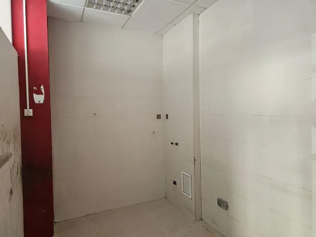 LOCAL COMERCIAL EN LA RAPITA — 12