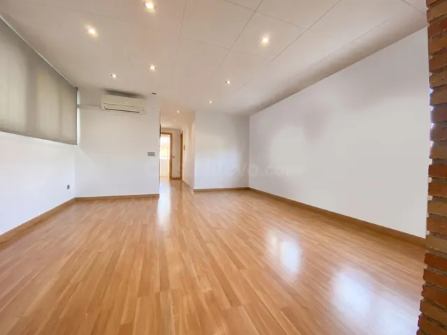ÁTICO EXTERIOR CON TERRAZA, LUZ NATURAL Y PRIVACIDAD EN L’HO - foto 3
