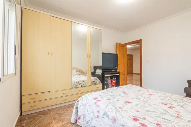 Chalet sito en Valverde con 6 habitaciones, 3 baños, piscina y garaje — 42