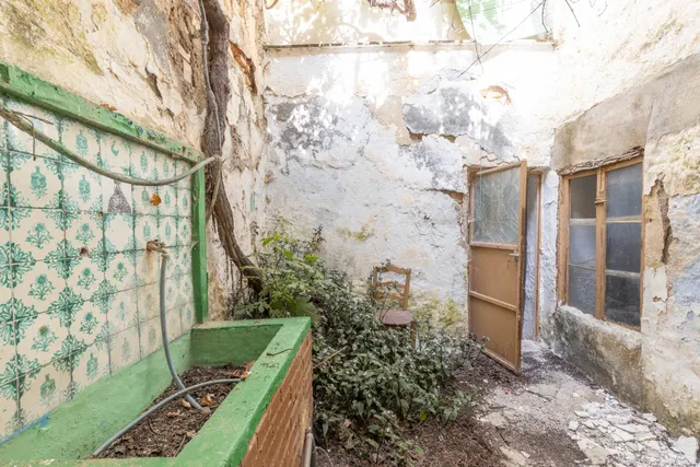 CASA PARA REFORMAR, MÁS TERRENO DE 250M2 — 12