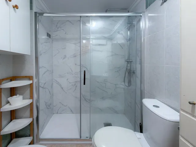 Fantastico atico con amplia terraza y piscina comunitaria, esta semi reformado — 17