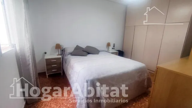 Amplitud y excelente estado en este luminoso piso reformado de 4 dormitorios con ascensor — 7