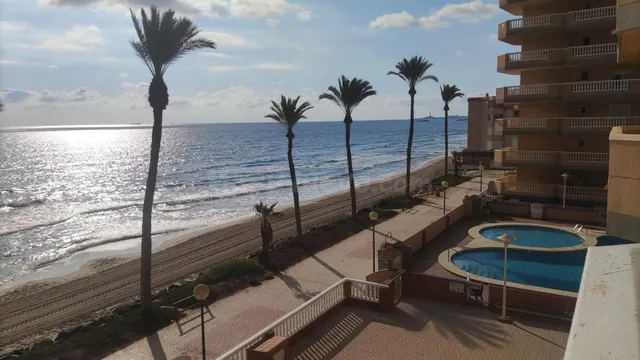 ESPECTACULAR PISO EN PRIMERA LINEA DEL MAR MEDITERRANEO - foto 2
