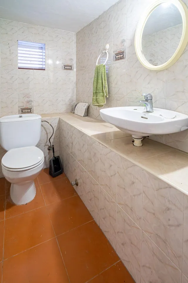 Chalet independiente con piscina privada, amplio jardín y 6 dormitorios en Bollullos de la Mitación — 35