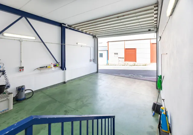 SE VENDE  Nave Industrial en Dúrcal con Instalaciones Completas y Cámara Frigorífica — 30