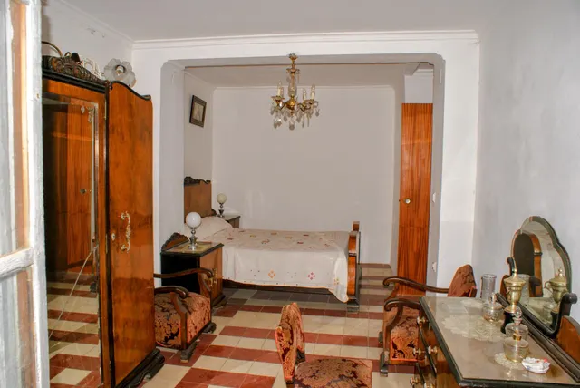 Amplia casa con patio interior en Font de la Figuera — 8