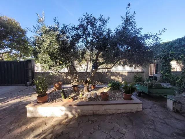 Impresionante Chalet con Amplio Terreno y Piscina en las Afueras de Zaragoza — 10