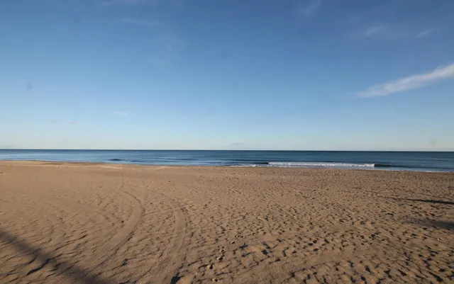 Piso en alquiler de temporada de tres dormitorios en primera línea de playa. — 27