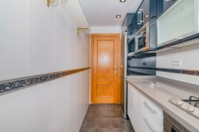 Luminoso piso de 2 dormitorios con garaje y terraza acristalada — 20