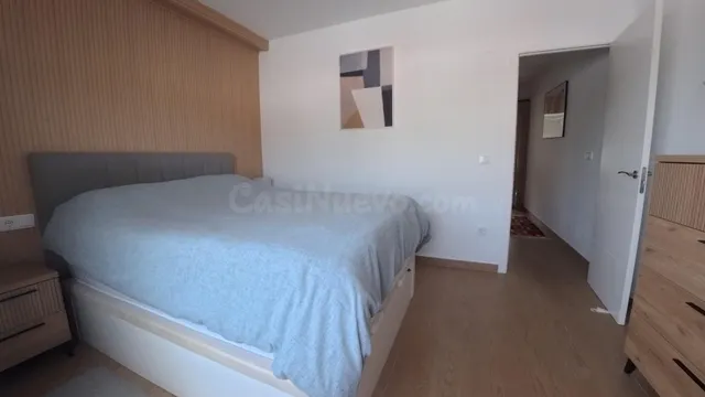 Adosado reformado de tres habitaciónes más apartamento con parking y piscina comunitaria. — 23