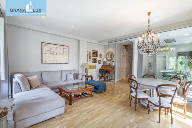 Exclusivo Piso Dúplex en el Corazón de Granada — 3