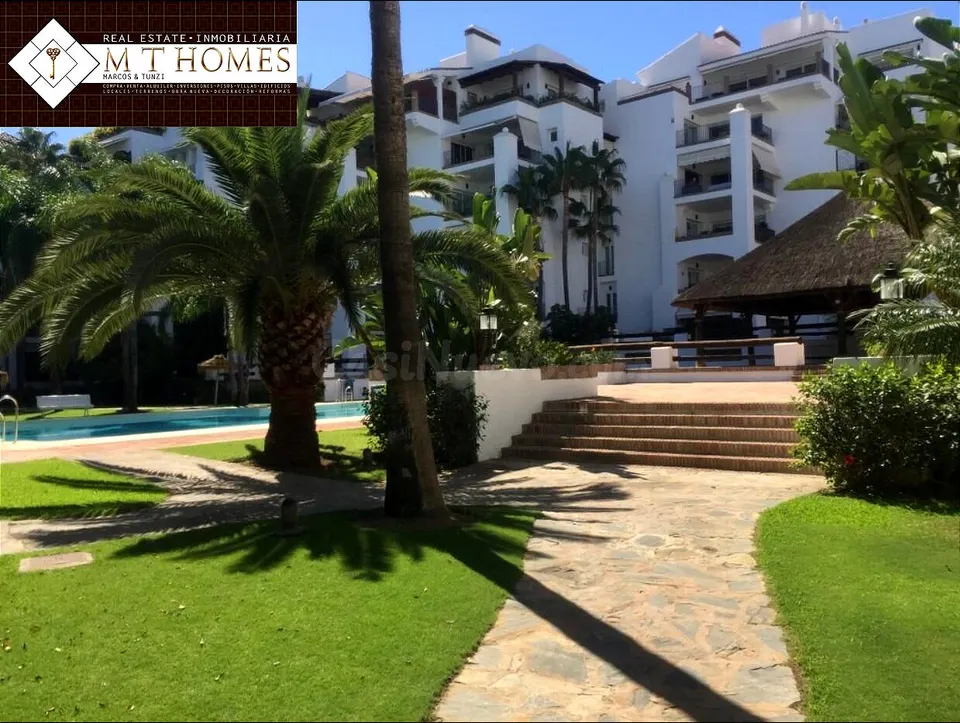Elegante apartamento con vistas al parque y la piscina – 500 metros de playamar, tren y todos los servicios – urbanización privada con zonas ajardinadas
