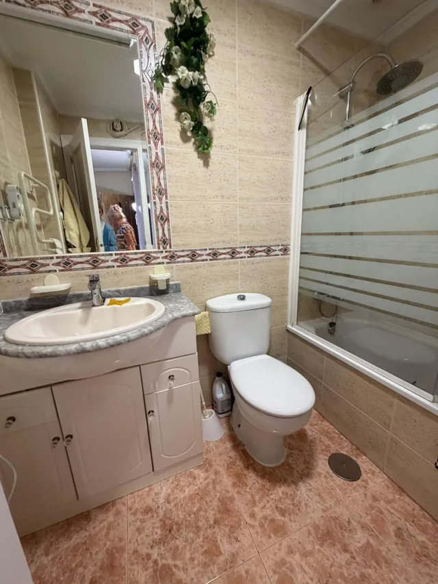 Apartamento con piscina compartida, Alicante, Torrevieja, Playa del Cura. 1 habitación | 54 m2 | A 900 metros del mar — 12