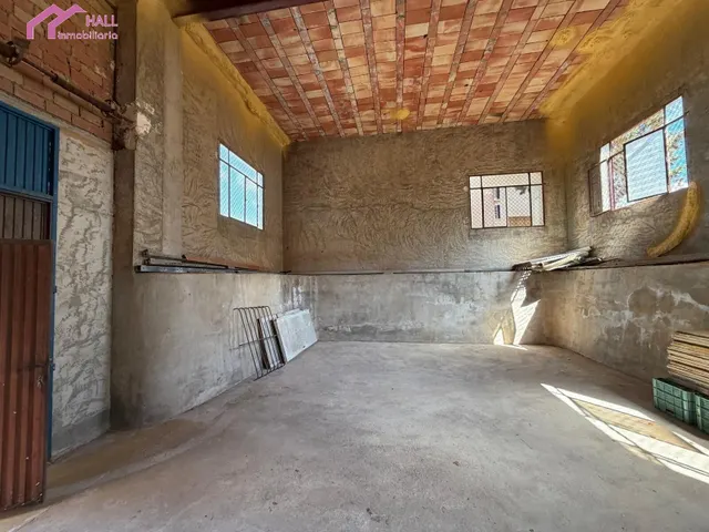 LOCAL / ALMACÉN CON POSIBILIDAD DE CAMBIO DE USO A VIVIENDA — 10