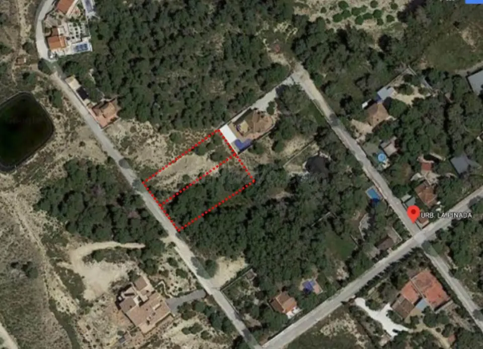 Magnífica Parcela en la Pinada .